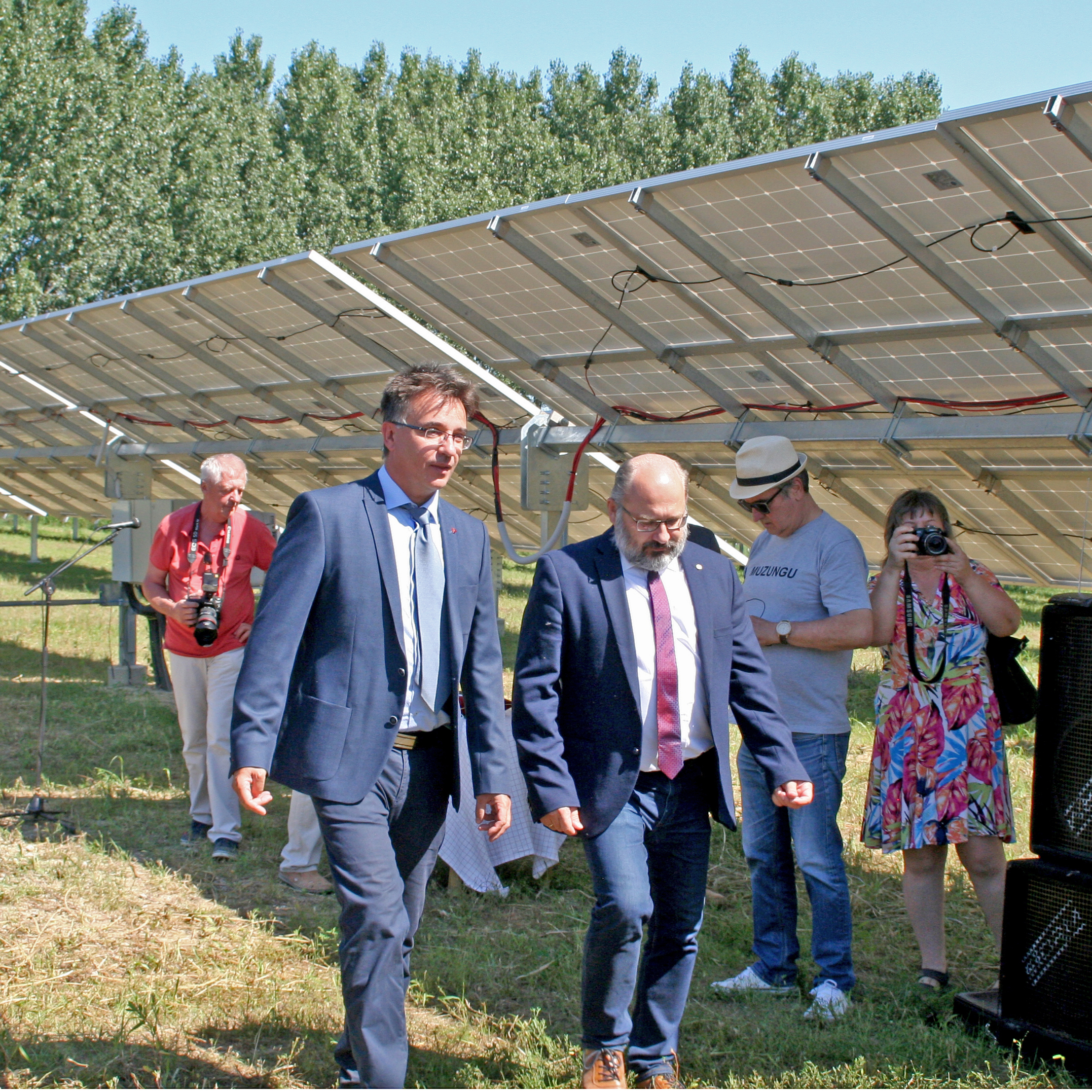 Napelempark-bejárás az átadó ünnepség után. 