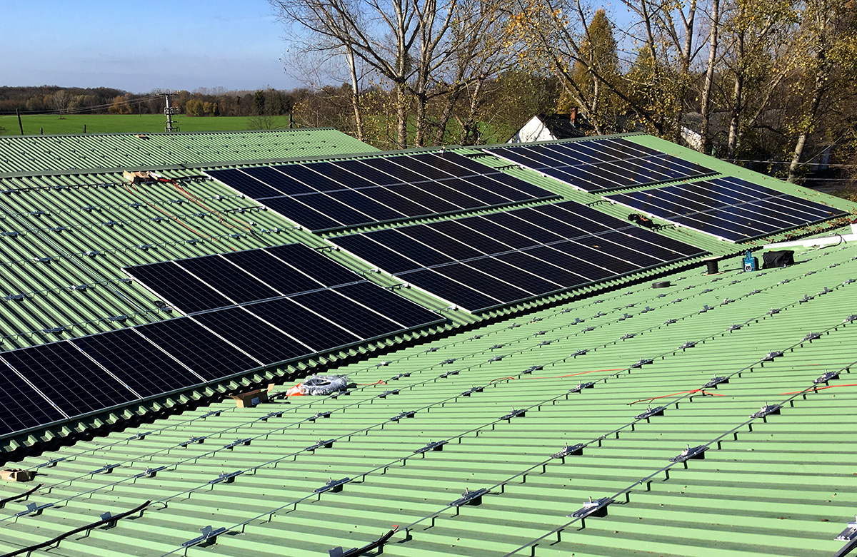 Berzence, 600 kWp tetőre telepített naperőmű
