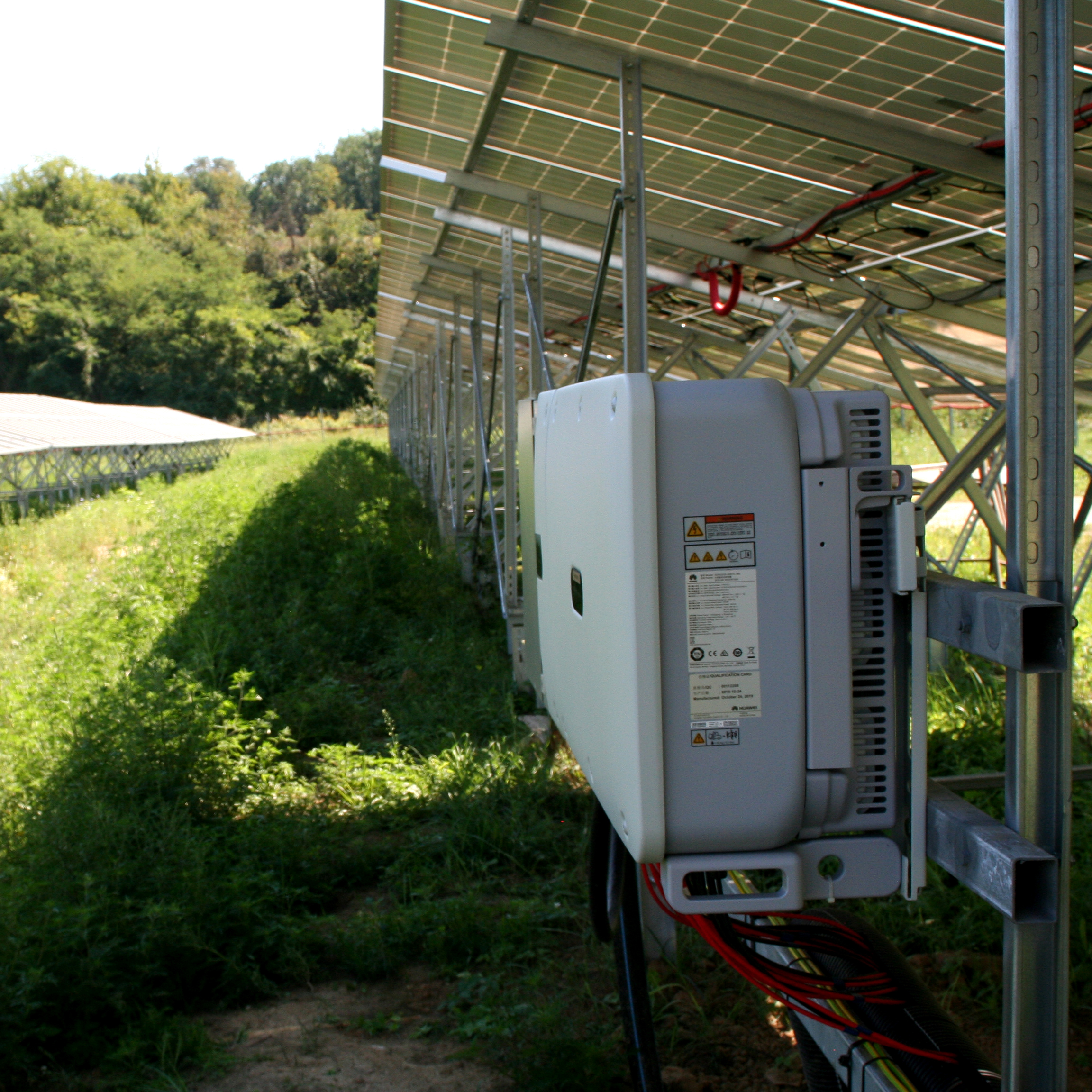 Inverter, ami 230 V hálózati energiaforrásként is szolgál. 