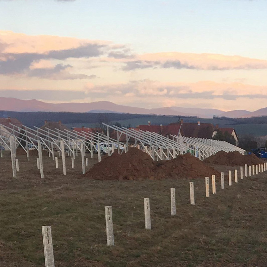 Szirák, 999 kWp naperőmű - épül az állványzat