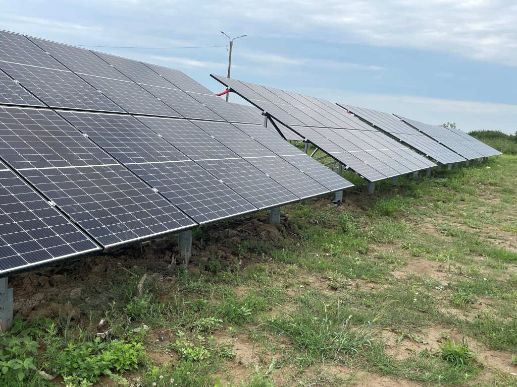 Az ASTRASUN Solar Nyrt. által kivitelezett hibrid naperőművet helyeztek üzembe Romániában