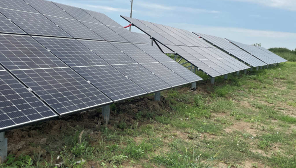 Az ASTRASUN Solar Nyrt. által kivitelezett hibrid naperőművet helyeztek üzembe Romániában